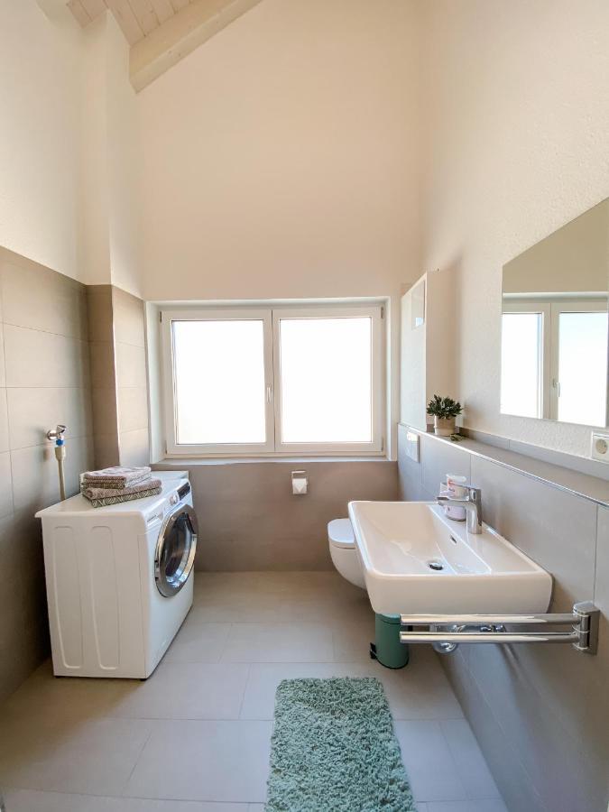 גוטמדינגן Wunderschoene Helle Wohnung Mit Grosser Dachterrasse מראה חיצוני תמונה